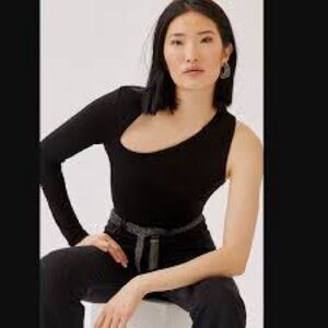Lea & Viola Black One-Shoulder Bodysuit